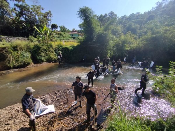 Taking Out the Trash: Combating Plastic Pollution in Java