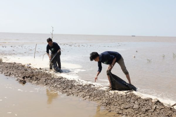 Taking Out the Trash: Combating Plastic Pollution in Java