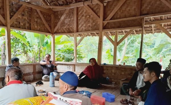 Educating Farmers through Community Engagement